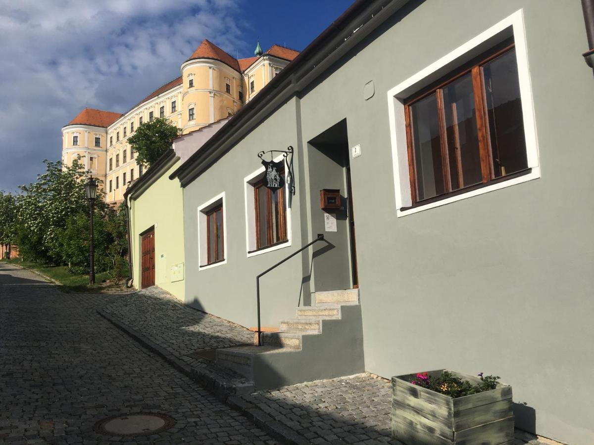 Castle-Wall-Inn Микулов Екстериор снимка